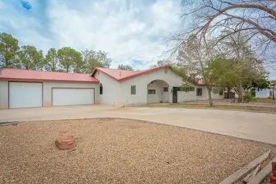 Image de Jacuzzi Home - 5 min drive to Fletc!