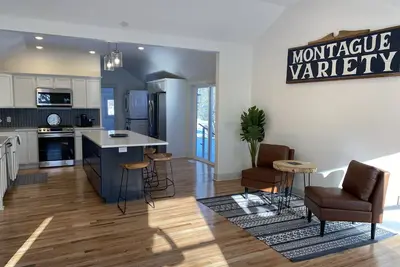 Image de White Lake view bright newly renovated cottage