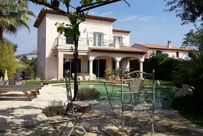 Image de Villa avec piscine, 2 chambres, capacité 4 personnes.