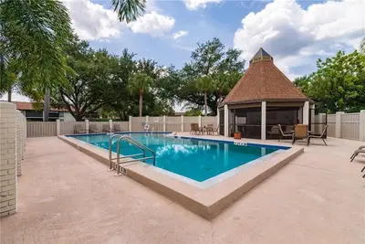 Image de Gulf Gate - Quaint and fresh 1st floor condo w/covered parking