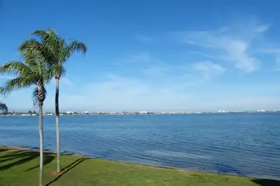 Image de Waterfront updated condo with beautiful views