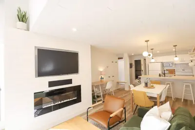 Image de Trappers Delight - golf & bike paradise newly renovated in the Toby Creek Lodge.