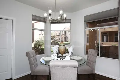 Image de Luxury designer condo!