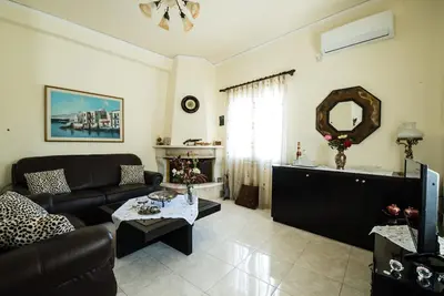 Image de Kreta House - Une maison crétoise située sur la place principale de Pompia Village