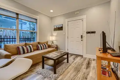 Image de Beautiful Midtown 2bd – Parking + Fast WiFi