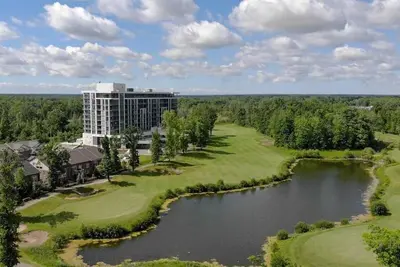 Image de Condo On Golf Course In Niagara Falls! !