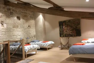 Image de Charmante dépendance au coeur du château-fort de Montreuil Bonnin Piscine 6 per