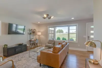 Image de Ultra Country Retreat - Historic Franklin Bungalow