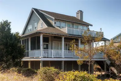 Image de Oceanview cottage steps to beach access and close to Marina, Bhi