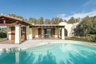 Image de Villa Babajola with pool - 500m from the beach