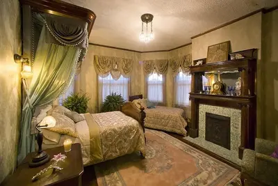 Image de Victorian Splendor in So. Illinois: wallmanor. com