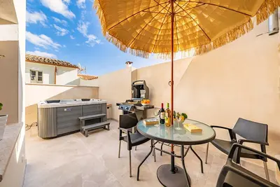 Image de Casa Leon, 4 personnes, terrasse avec jacuzzi