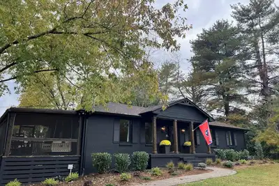 Image de Stylish private home, 1 mile from Historic Downtown Franklin, Tn