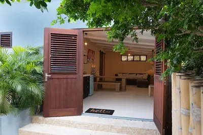 Image de “Boutique Fuik 3”, stay with us and feel like home. . .