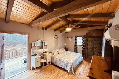Image de Fishing Cabin Walk to Grandfather Vineyard Hot Tub