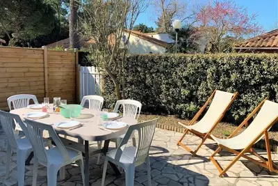 Image de La Palmyre - Petite Villa Mitoyenne - Piscine Collective - proche centre