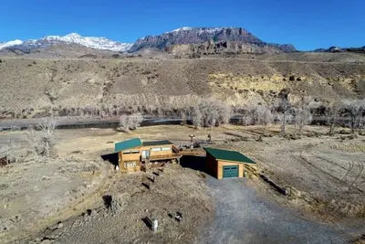 Image de Riverhouse- located on the Northfork River, mountain views!