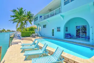 Image de P71 - 7 bed, 6 bath up/down duplex in Key Colony!