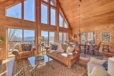 Image de Panoramic Mtn Views: Luxe Cataloochee Cabin!