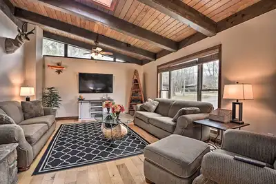Image de Indian Lake Retreat w/ Wet Bar & Covered Deck