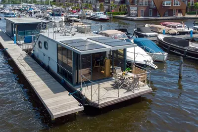 Image de Bateau-maison avec vue sur le toit-terrasse