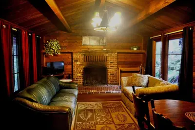 Image de Cedar Cabin at Rainier Lodge, 0. 4 mi from Mt Rainier