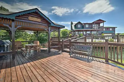Image de Mtn Views & Fire Pit: Rustic Piney Creek Cabin