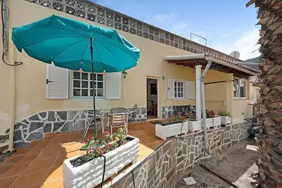 Image de \"Casa El Cardon B1\" avec vue sur mer et montagne, terrasse et Wi-Fi. Animaux admis