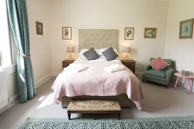 Image de Luxury King bedroom with private bathroom in the wing of a private Country House