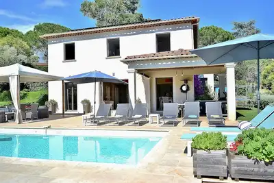 Image de 4 Bedroom air con villa with private pool- 5 mins from Valbonne