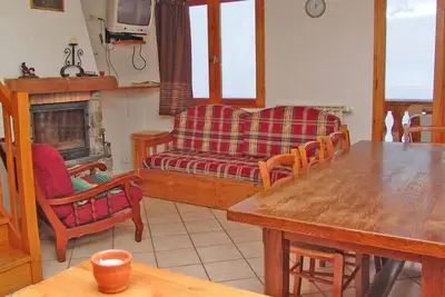 Image de Chalet, wifi, 50m du centre station, balcon, cheminée ou poêle à bois, parking, télévision