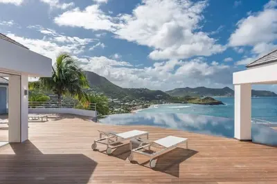 Image de Grand Classic Villa with Stunning Islands Views