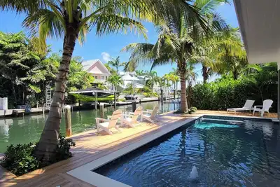 Image de Pirates Cove - Luxury Home with Dock and Pool - By Island Real Estate Vacations
