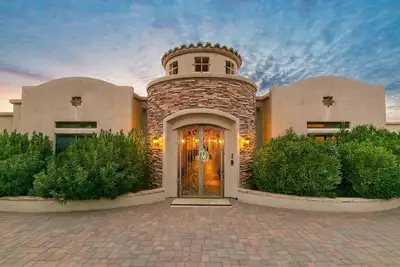 Image de Desert Rose: Treat Yourself You Deserve It!