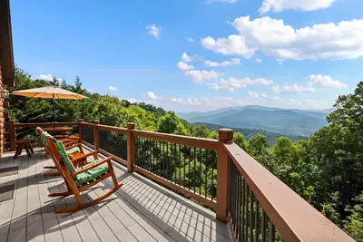 Image de \"Wow! \" views & location! Pet & Family Friendly!