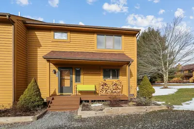 Image de Charming mountain condo offers it all. Welcome Duncan's Den! !