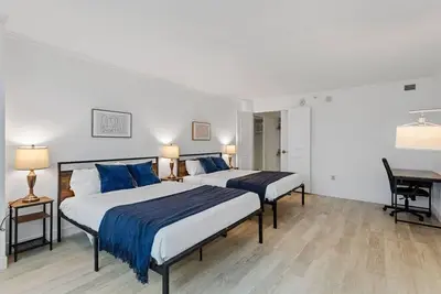 Image de Stylish 2br 3ba CozySuites at Showboat
