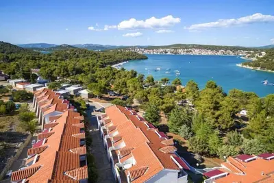 Image de Belvilla Appartements à Holiday Resort Jezera Village, ile de Murter-anc. Tui