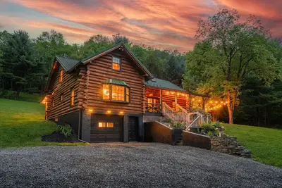Image de Stargaze in Style | Hot Tub + Log Cabin Escape