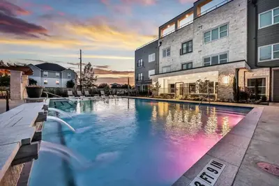 Image de New! ! Amazingly decorated and convenient 2bed2br
