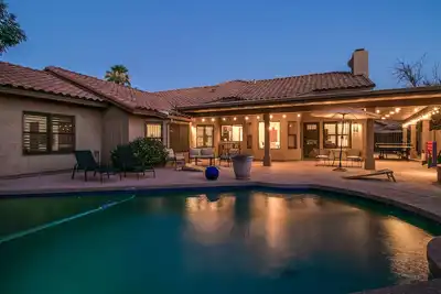 Image de North Scottsdale 4 Bdrm with Entertainer's Yard and Game Room!