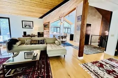Image de Sugarbush Haus, our Chic Sugarbush Vt Retreat close to mountain Sleeps 10