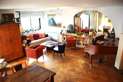 Image de Duplex familial 135m2 avec terrasse proche commerces et métros