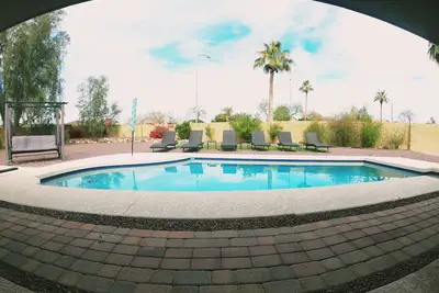 Image de Cozy Home with Private Pool, Great Patio & Putting Green – The Ultimate Getaway!