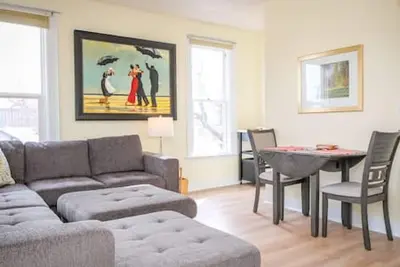 Image de Palmer House, Studio 2, Cozy Downtown Space, Sleeps 4!