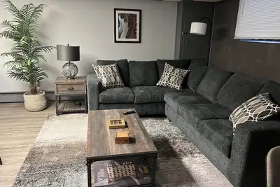 Image de Large two bedroom lower unit. Downtown Waukesha.