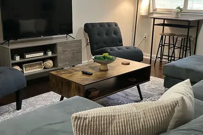 Image de Stylish Townhouse In Uptown/1bd Luxury w/City Views/Free Parking & WiFi