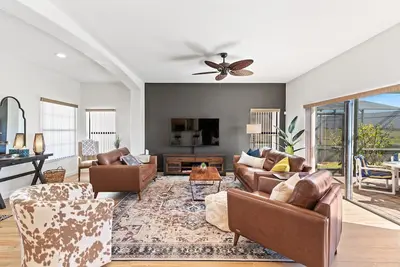 Image de South Facing, Private & Quiet: 6 miles to Disney!