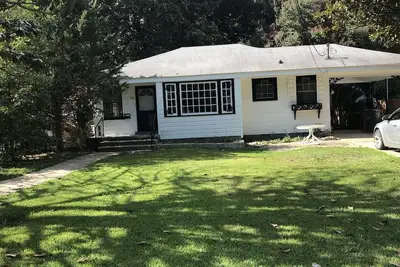 Image de Cozy cottage in the park -yet close to the  action