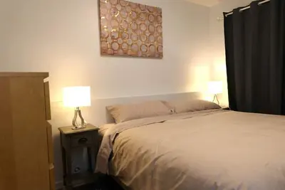 Image de Private Suite! ! Convenient location for Commuters, Essential Workers and Trades!